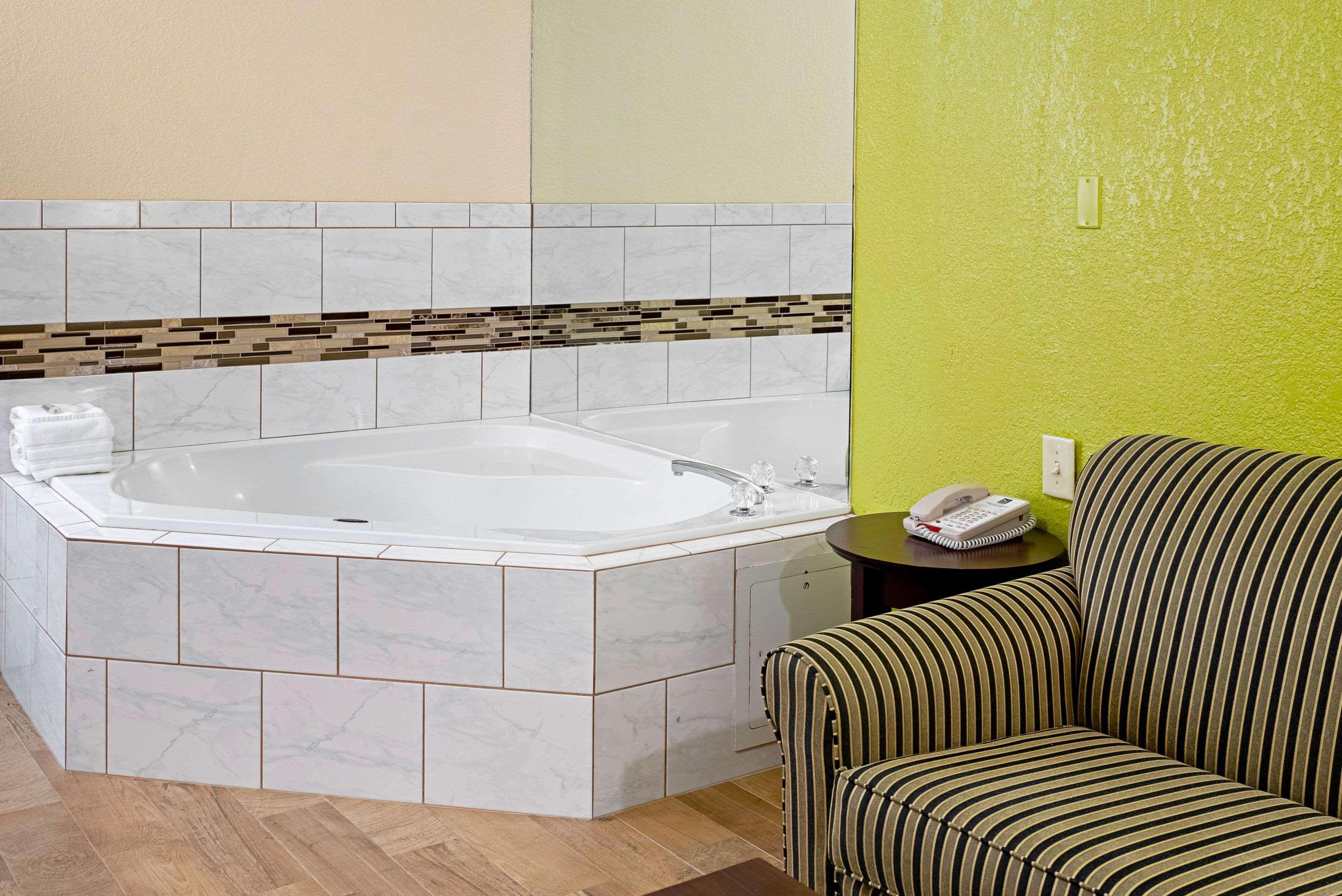 Quality Inn & Suites Robbinsville Kültér fotó